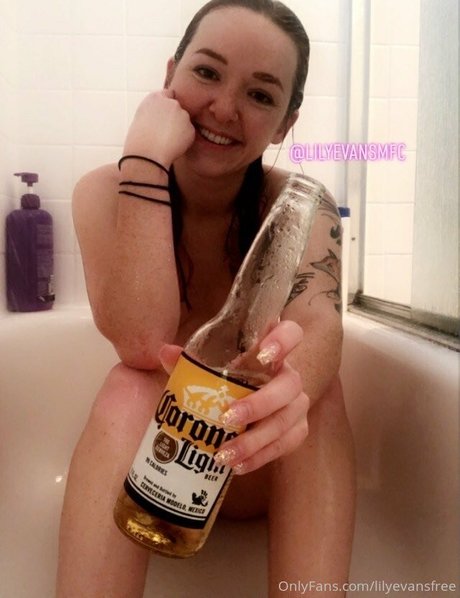 lilyevansfree onlyfans model