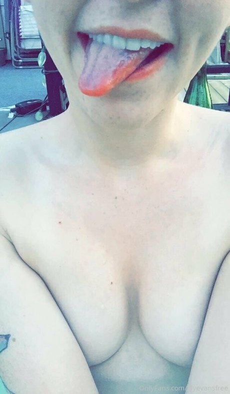 lilyevansfree onlyfans nude