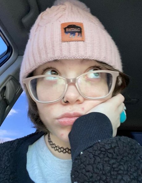 Lilac Lullaby onlyfans naked leak