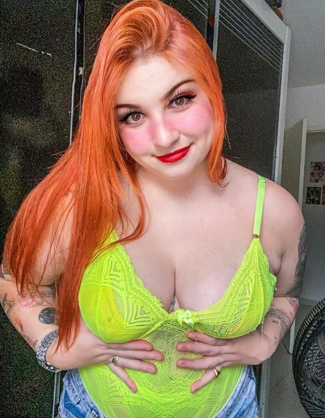 Ruiva Renegada only fans nude