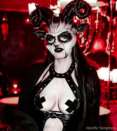 mischa cleo moore onlyfans leaked photos