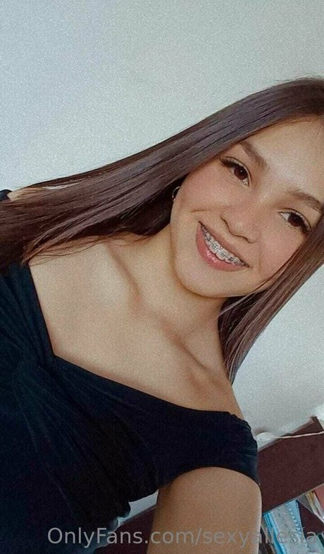 bunnyallesia onlyfans boobs