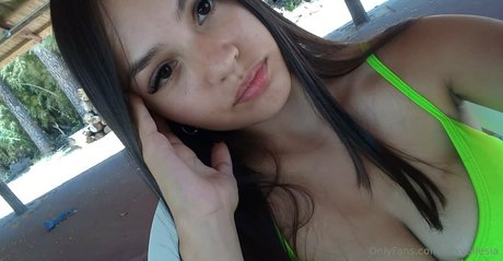 bunnyallesia onlyfans model photo