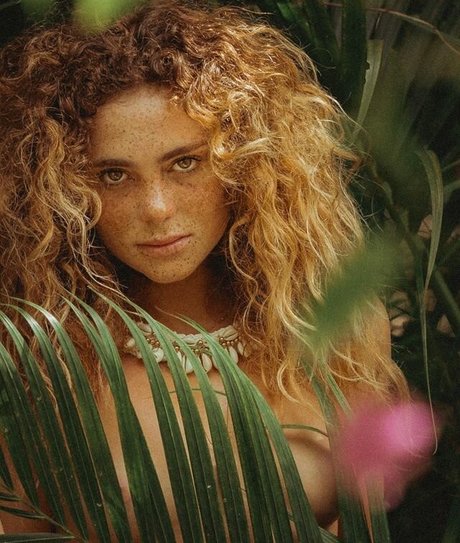 Sina Luxor naked on onlyfans