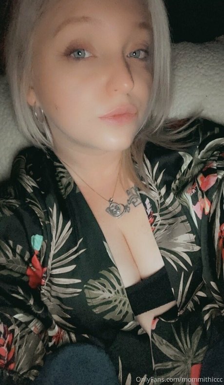 mommithiccc onlyfans nude
