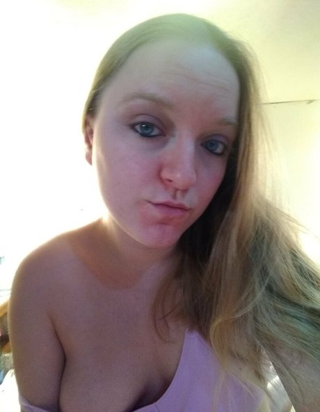 aprilrose1992 only fans leaked