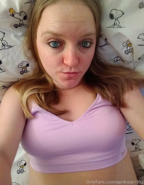aprilrose1992 onlyfans leaks