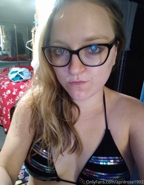 aprilrose1992 nude onlyfans leak