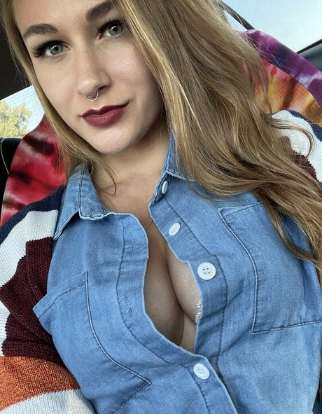 erintakesrequests onlyfans explicit content