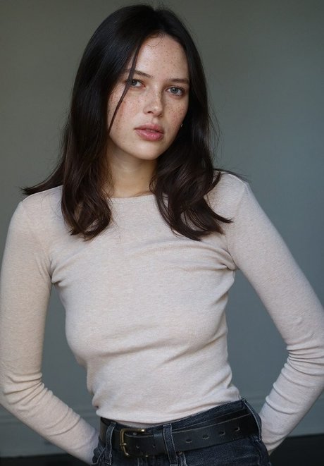 Naomi Stevens topless onlyfans