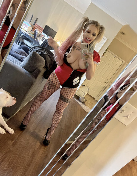 Valkyrieuntamed onlyfans model images