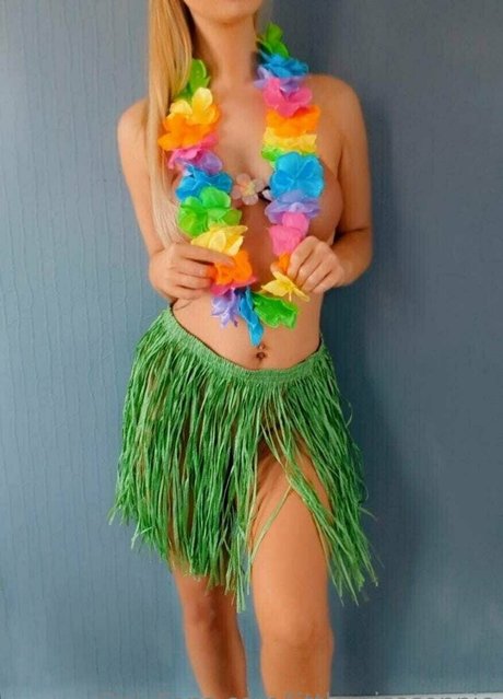 littlemissconnie onlyfans striptease