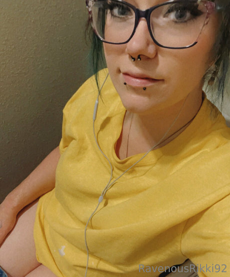 ravenousrikki92 onlyfans model