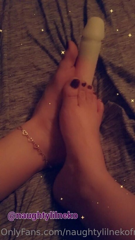 naughtylilnekofree nude on onlyfans