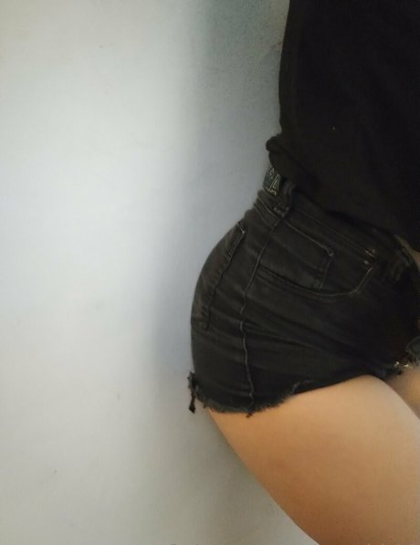 yougirlx18 only fans nude leaks