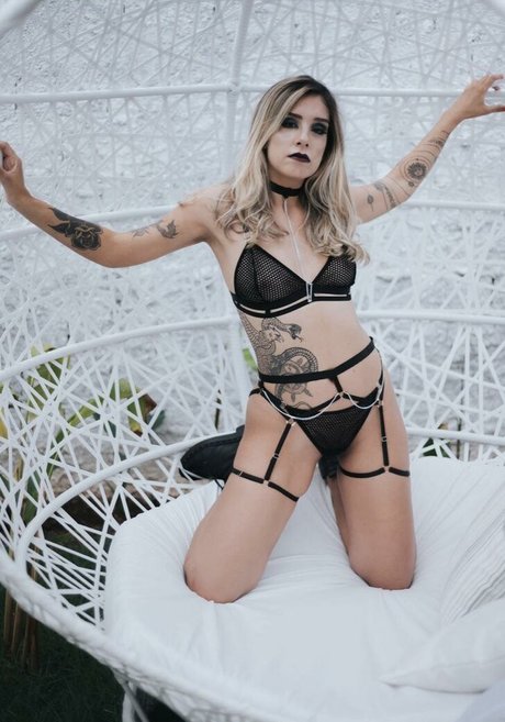 dontfvckingdie onlyfans model photos