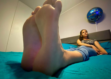 queenaleskafeet onlyfans leaked pics