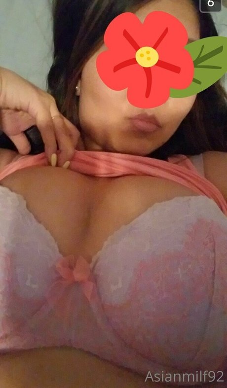 asianmilkers naked on onlyfans