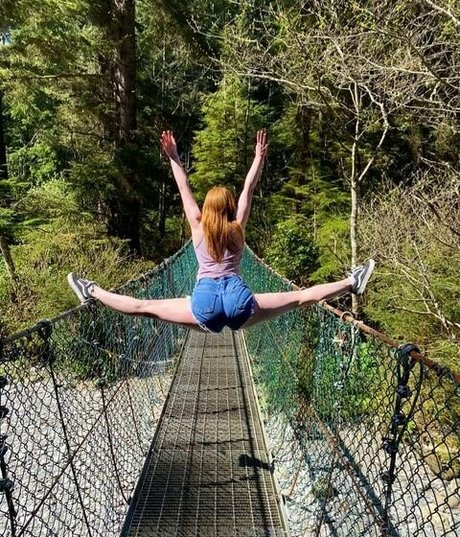 Cutieredhead strip onlyfans