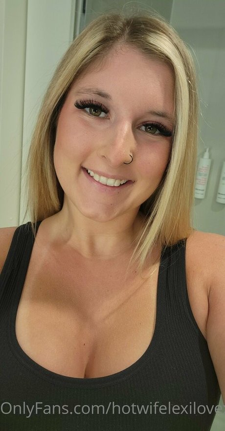 hotwifelexilovex onlyfans leak fuck