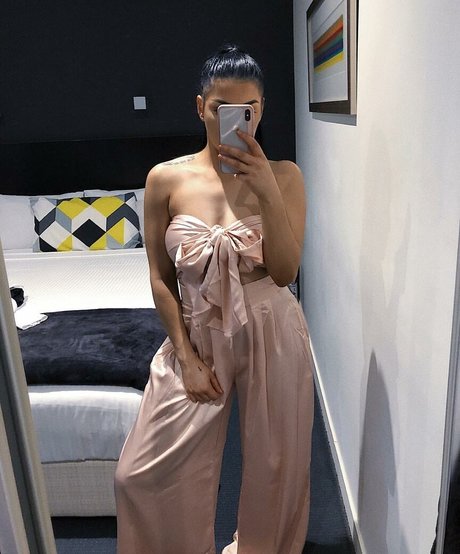 Jesy Lee onlyfans striptease