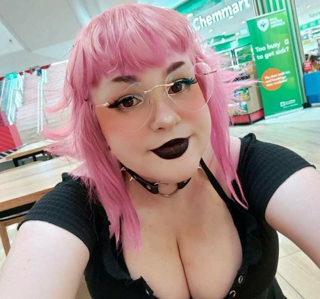 twistedlittlefree nude onlyfans leaks