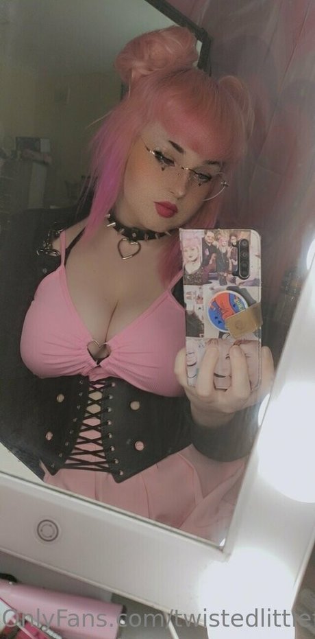 twistedlittlefree onlyfans nudes