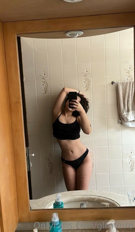 glrmmro onlyfans nude pics