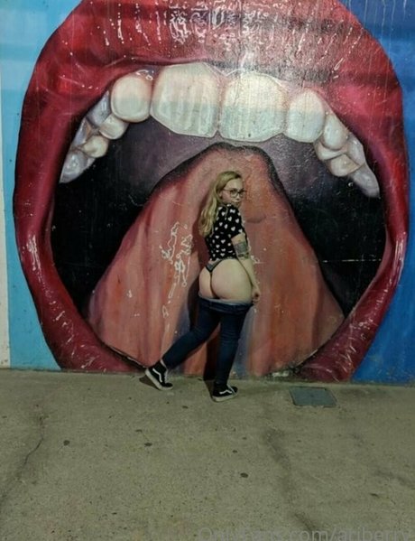 ariberry topless onlyfans