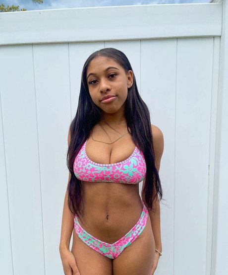 Elyse Rey onlyfans desnuda