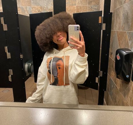 Elyse Rey onlyfans naked