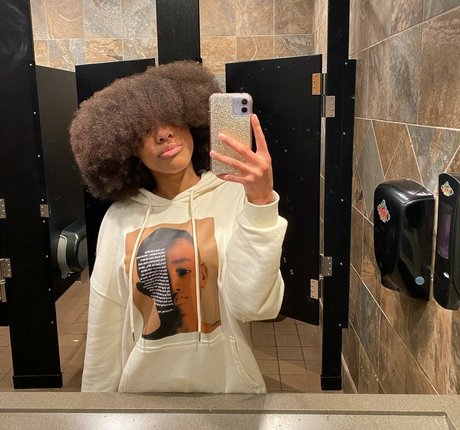 Elyse Rey leaked onlyfans free