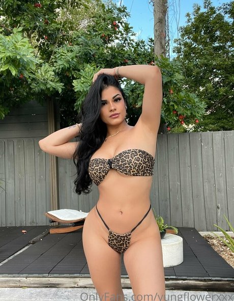 yungflowerxxx only fans pics