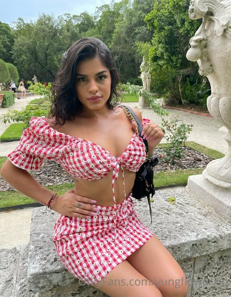 yungflowerxxx onlyfans desnuda