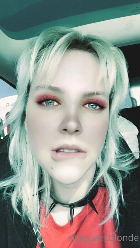 porcelainblues onlyfans topless