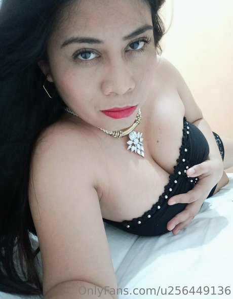 honeyanddolly onlyfans model