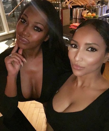 ShayLiving onlyfans nude tits