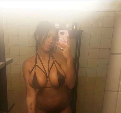 ShayLiving nude onlyfans pics