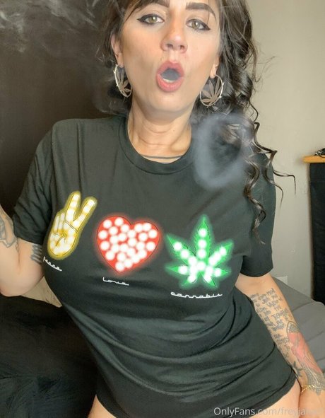 freyjaluv1 onlyfans porn leak