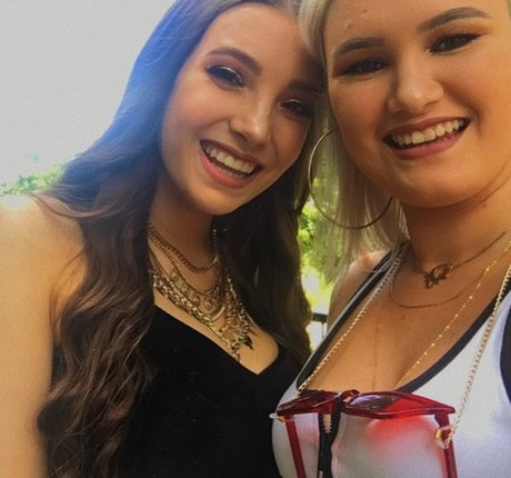 Molly Shield onlyfans leaks