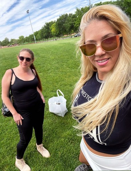 Nicolle A onlyfans sextape leak