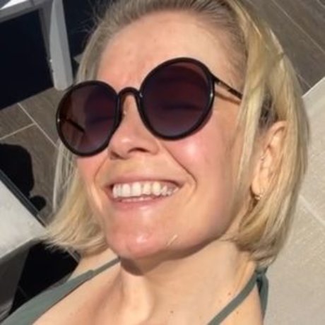Suzanne Shaw only fans pic