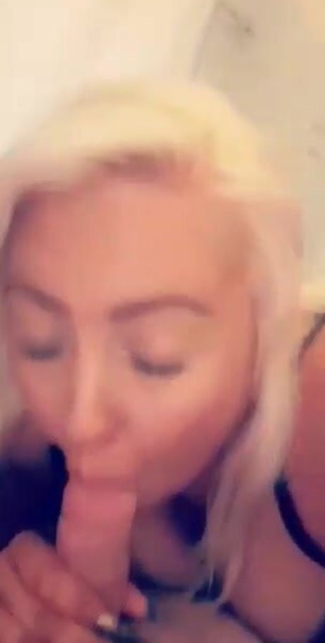 Elle Huxley onlyfans nudes leaks