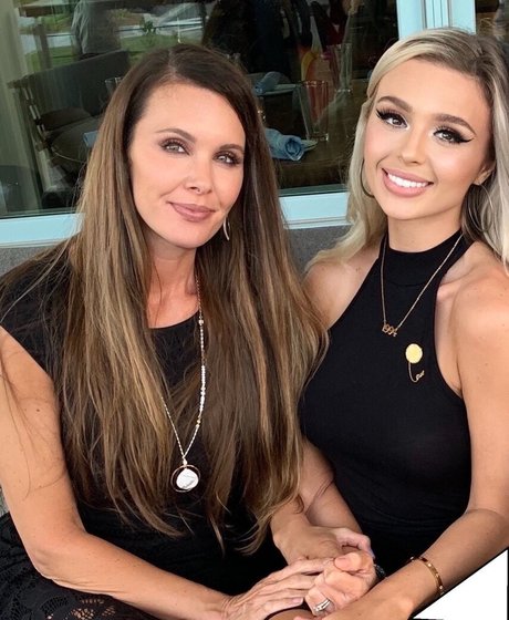 Martina Eliza onlyfans strip tease