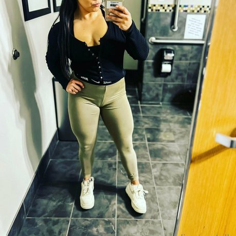 nadianevertells pics onlyfans