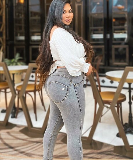 Mizuki Brown onlyfans leak ass