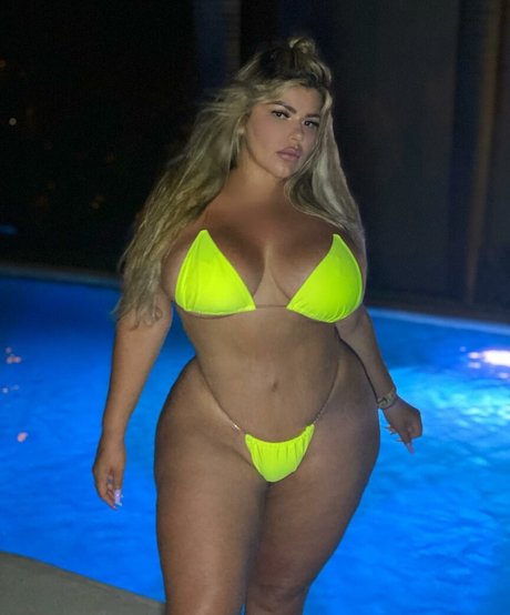 Michelle Mendez onlyfans images