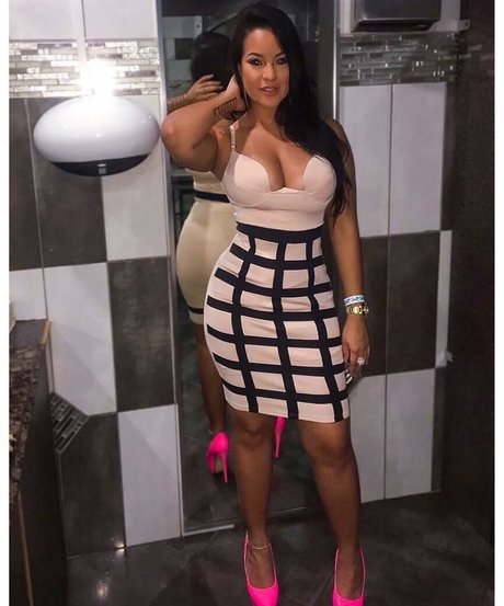 Toni Salina Chee Young onlyfans fotos