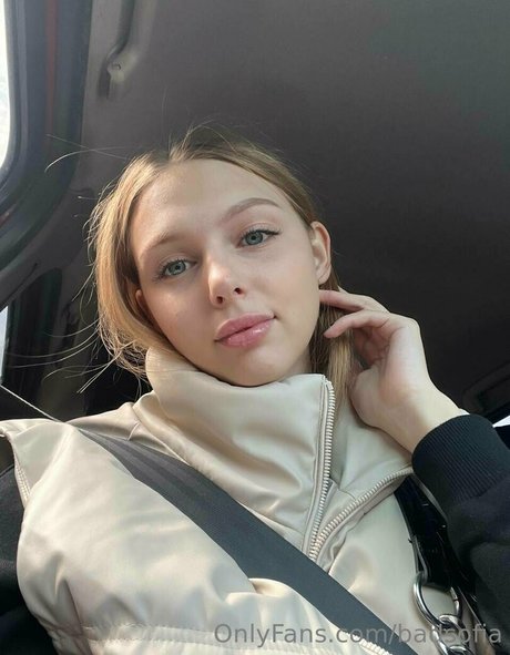 badsofiaaa onlyfans nude pictures