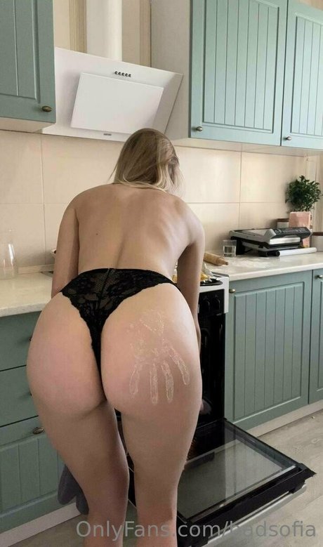 badsofiaaa onlyfans model photos